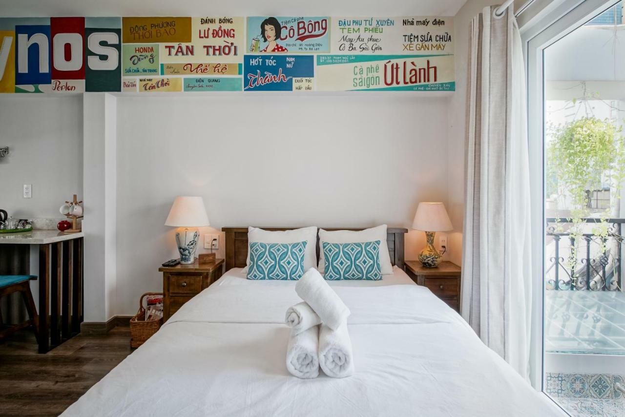 Mira Moon - Calmette Bed & Breakfast